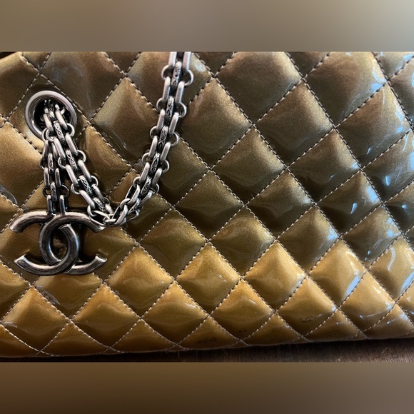 HP GUC Chanel Metallic Patent Leather Bowler w/ Hologram & card. Color transfer. - Picture 3 of 16